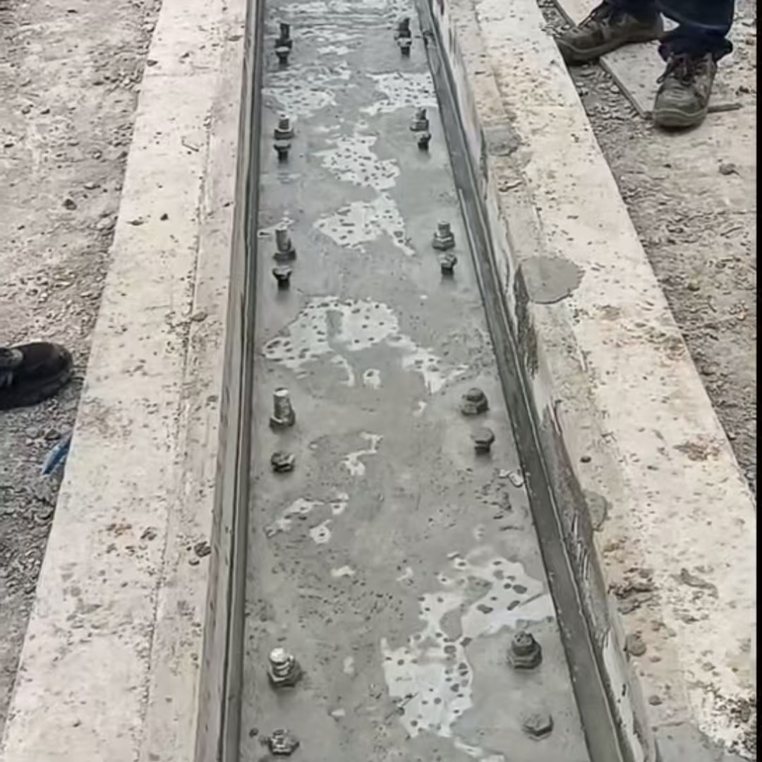 赤峰港口码头起重机龙门吊重型机械设备稳固用早强快凝轨道胶泥